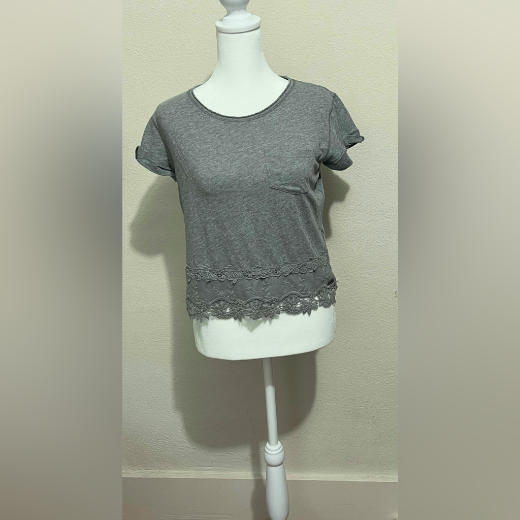 Abercrombie & Fitch Gray Embellished Crop T-Shirt
